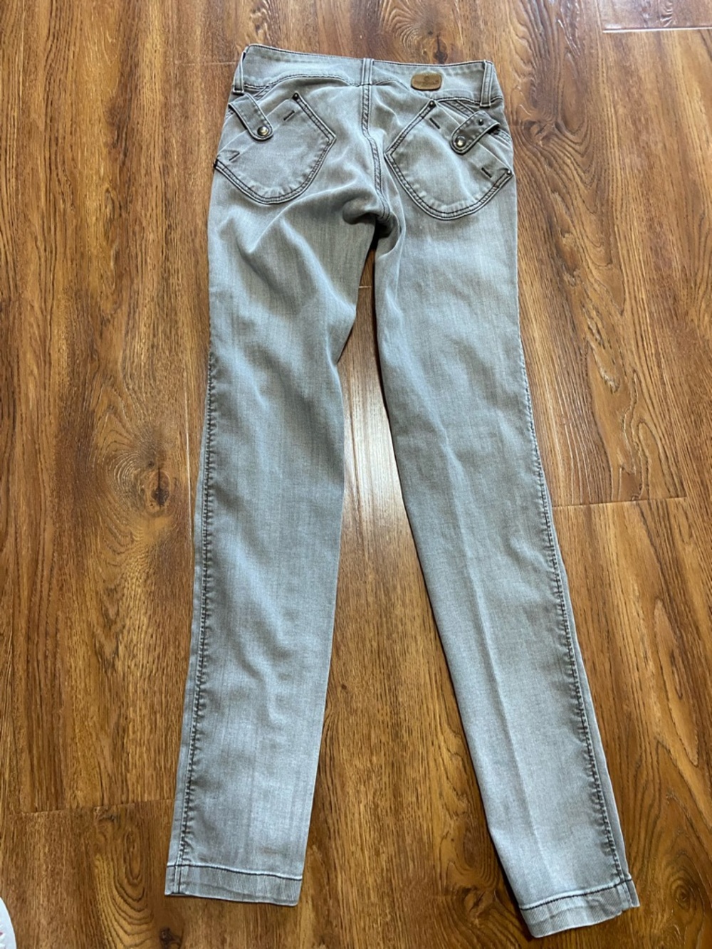 Light Gray Skinny Britos size 7 jeans with flaws, pocket details